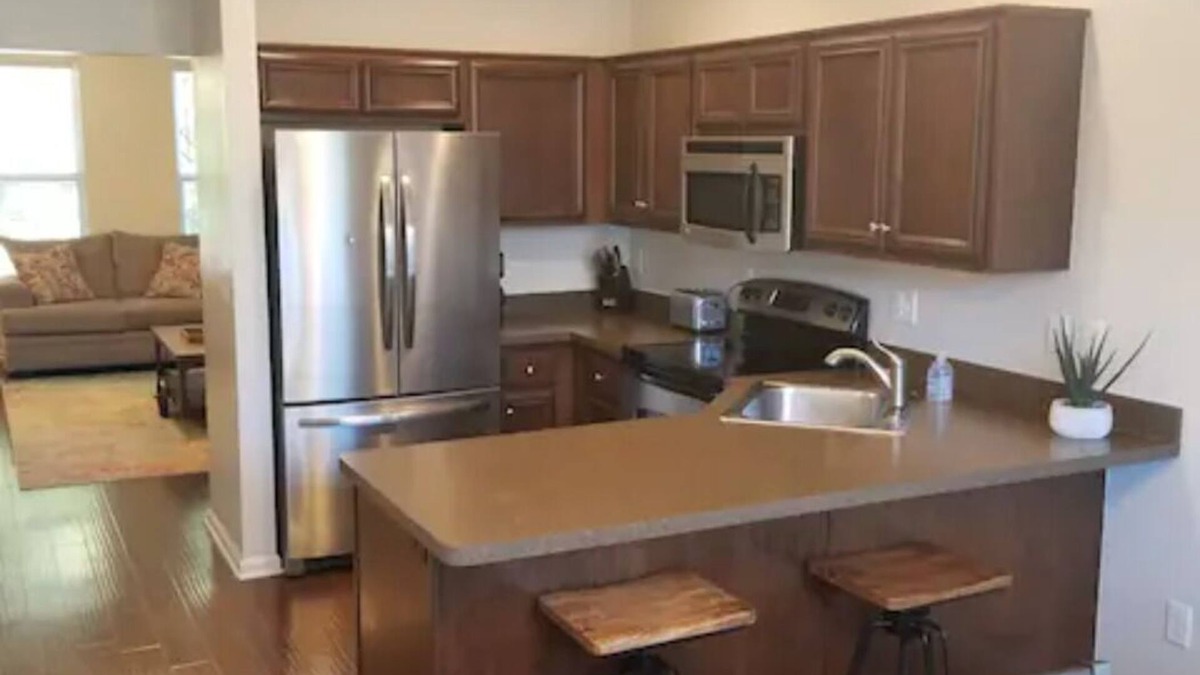 Mann House | Delightful Townhouse in Trendy Quiet Neighborhood