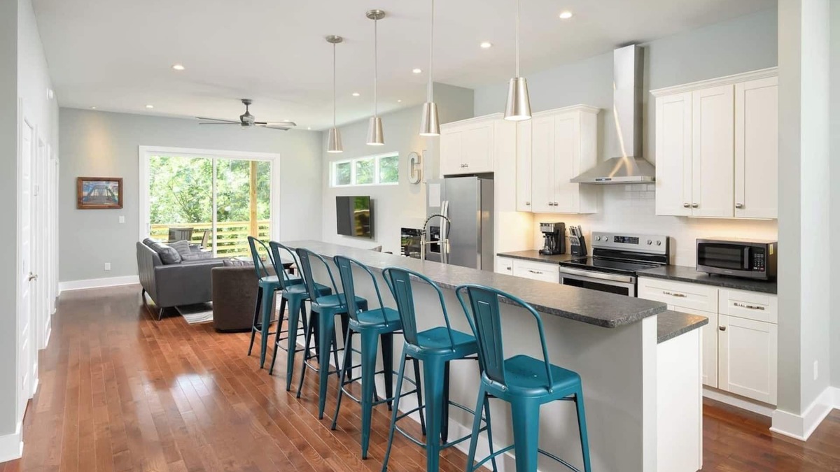 North Chattanooga House | Delmont Amazing Rooftop Deck Walking distance to Northshore and Downtown