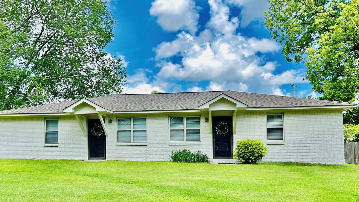 Cullman Apartment | Delta Duplex in amazing Cullman; AC, WiFi, near restaurants & shops