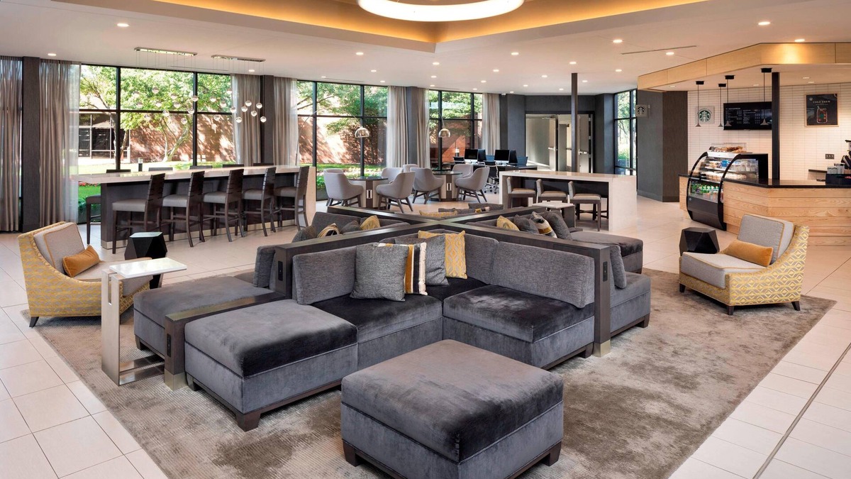 Minneapolis Hotel | Delta Hotels by Marriott Minneapolis Northeast