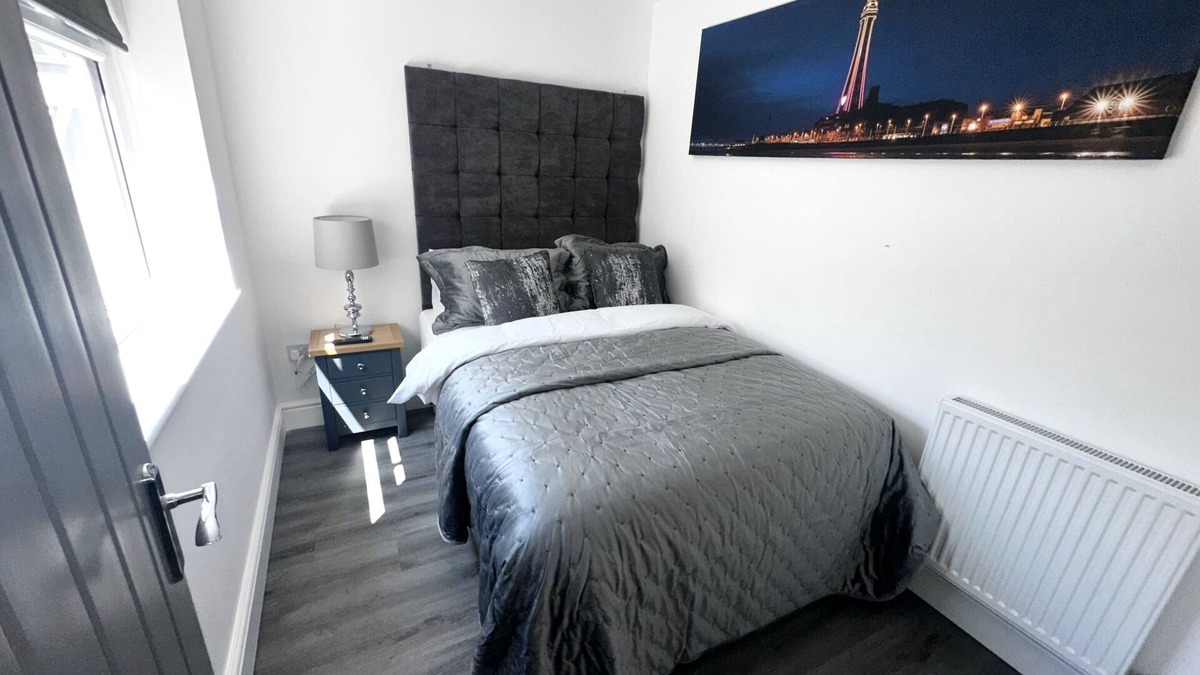South Shore Apartment | Delux suite with Hot tub and spa bath