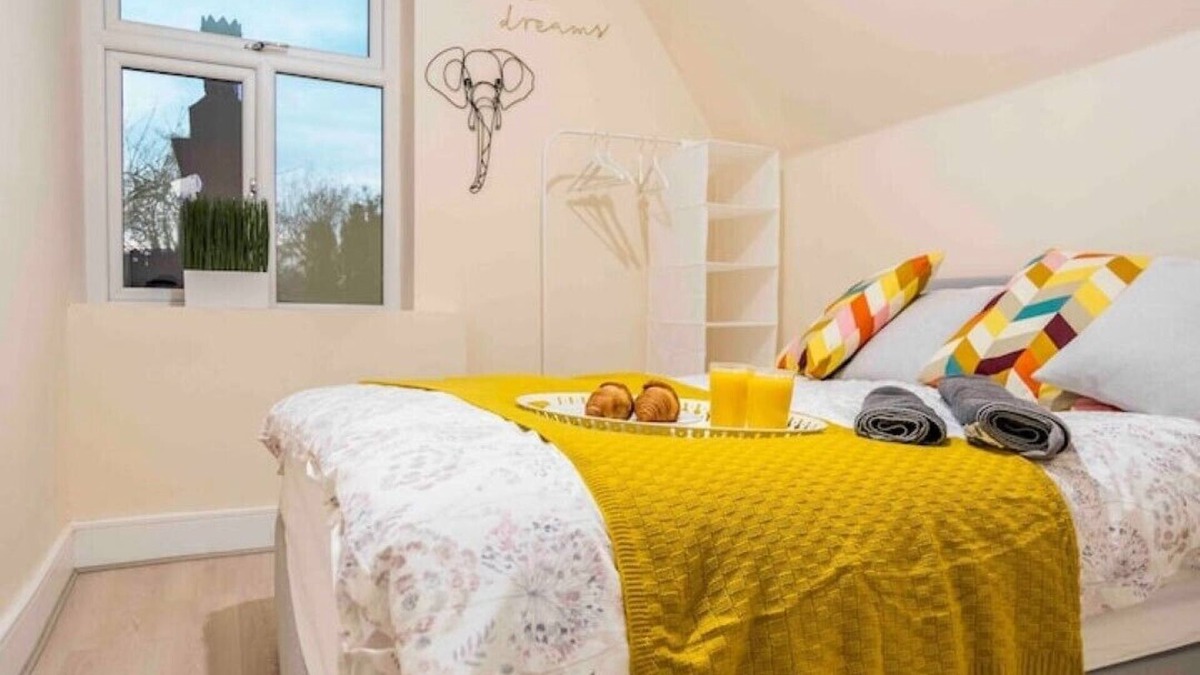 Moseley Apartment | Deluxe 2-Bedroom Flat with Free parking