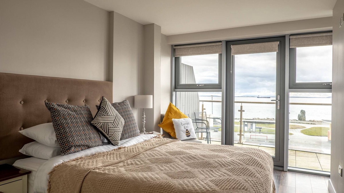 Galway Apartment | Deluxe 2 bedroom Sea View apartment in Salthill, Galway
