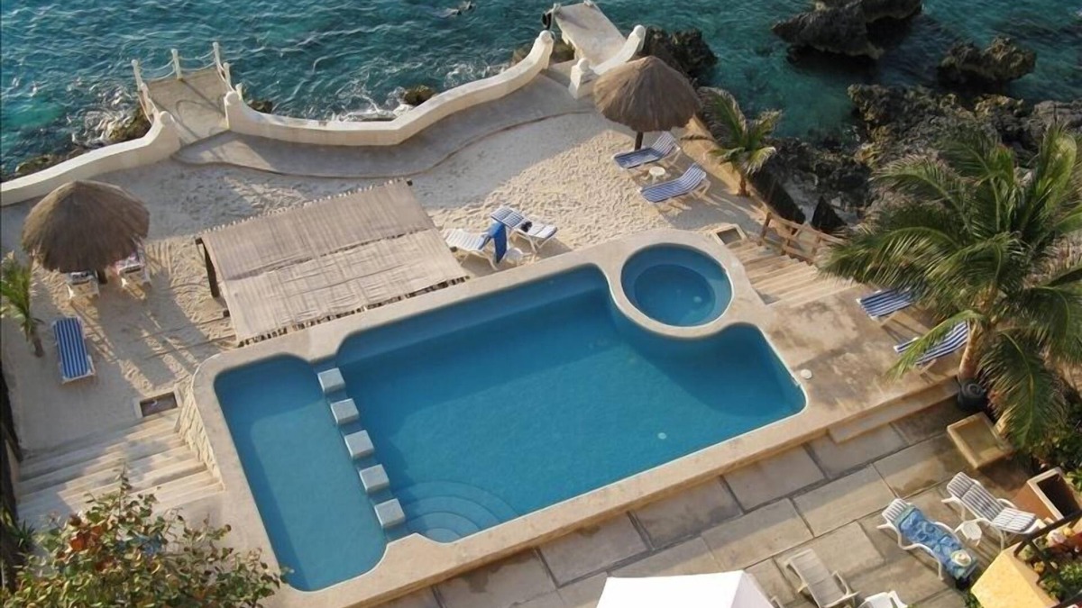 San Miguel Condo | Deluxe 2BR/2BA Oceanfront Condominium with Private Jacuzzi