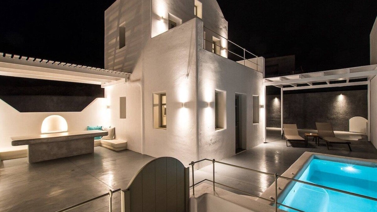 Akrotiri Villa | Deluxe 2BR Villa with Jacuzzi, Sea View & Terrace