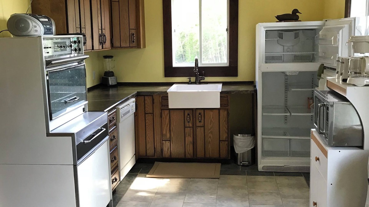 Timiskaming District Cottage | Deluxe 3-Bedroom Cottage with 5 piece Bathroom and dishwasher