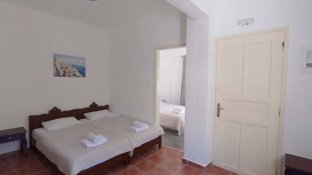 Perissa Apartment | Deluxe 4-5 persons Studio 30 meters from Perissa Beach