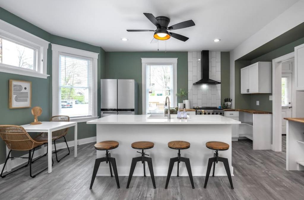 Mount Auburn House | Deluxe 4-Bedroom w Huge Deck 3-Min to Downtown