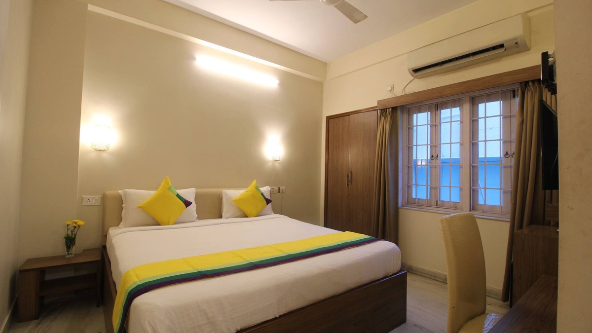 Salt Lake Bed & Breakfast | Deluxe AC Room at Anamitra Guest House #2