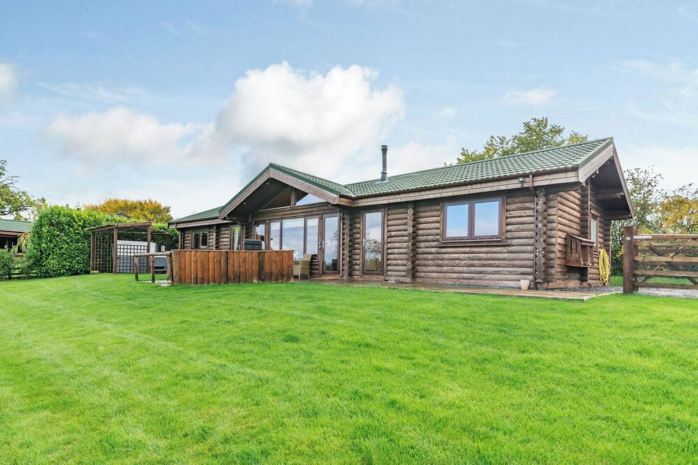 Constable Burton Ski Chalet | Deluxe and spacious lodge.