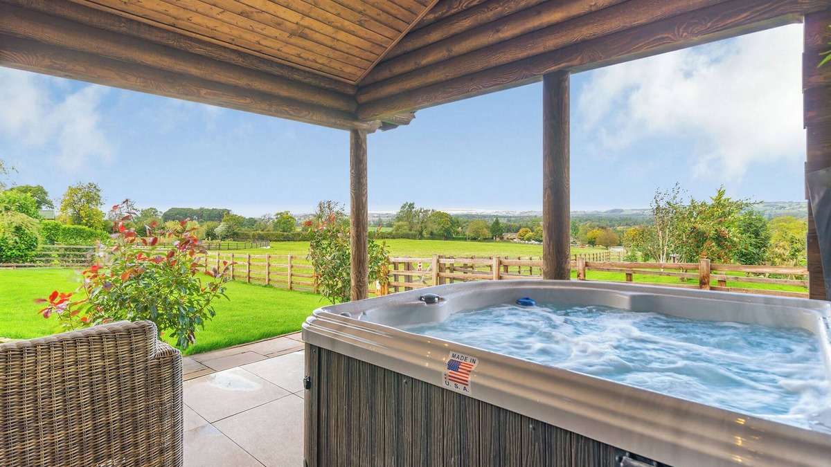 Constable Burton Ski Chalet | Deluxe and spacious lodge perfect for a romantic retreat.
