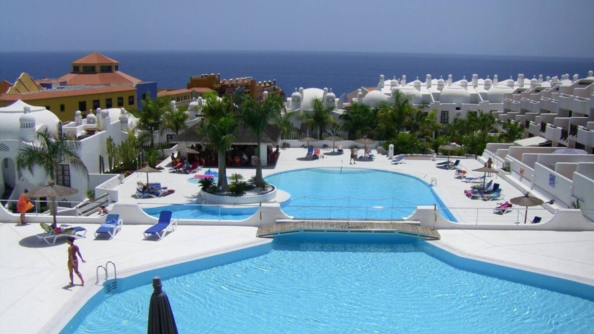 Costa Adeje Resort | Deluxe apartment at Heated Pools Resort