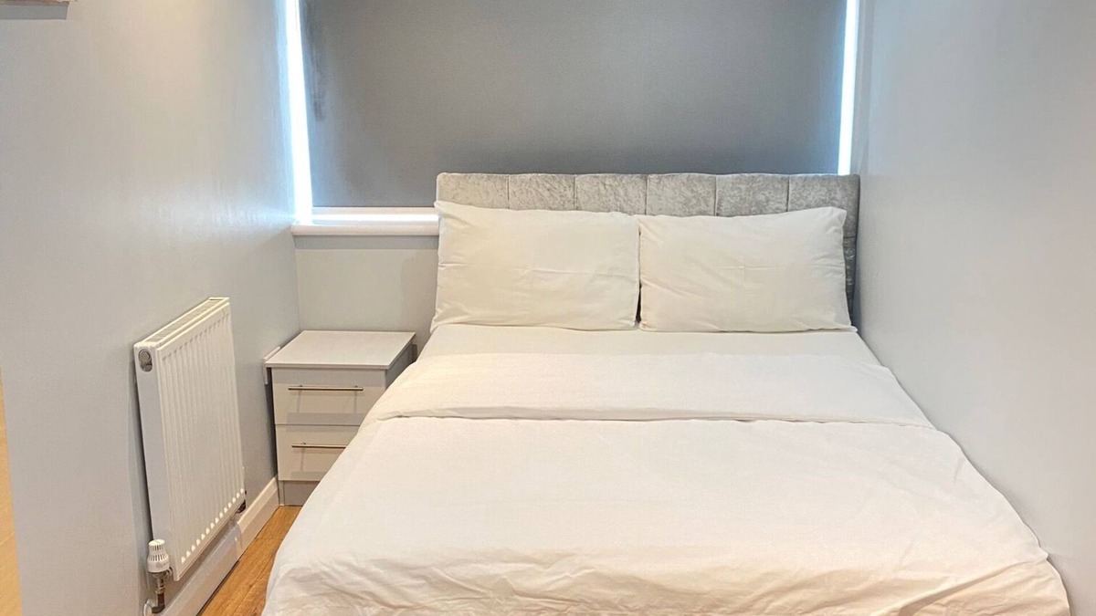 Leicester City Centre Apartment | Deluxe Apartment Double 2 Single and Sofa Bed.