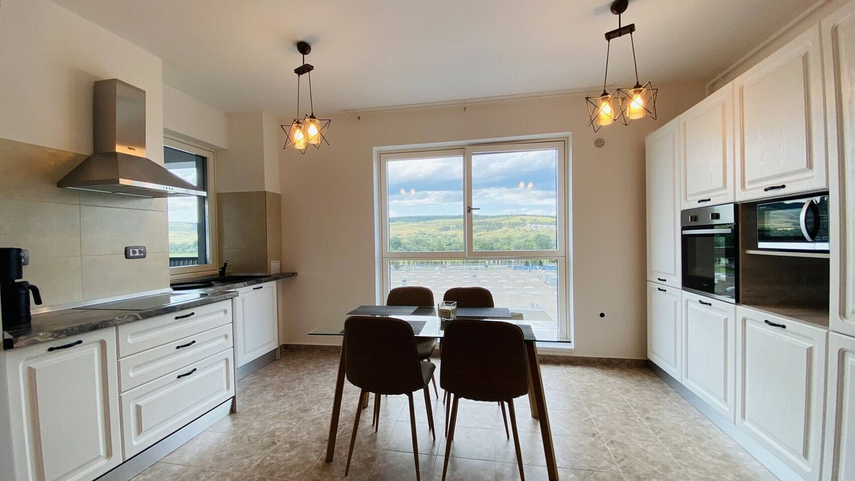 Floresti Apartment | Deluxe Apartment with balcony and private parking in Colvmna Residence