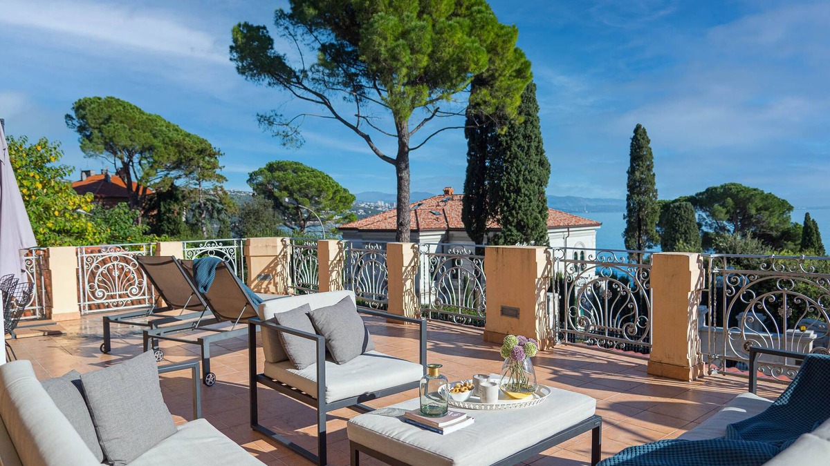 Opatija Apartment | Deluxe apartment with beautiful sea-view-terrace: 50m to sea, walk to city