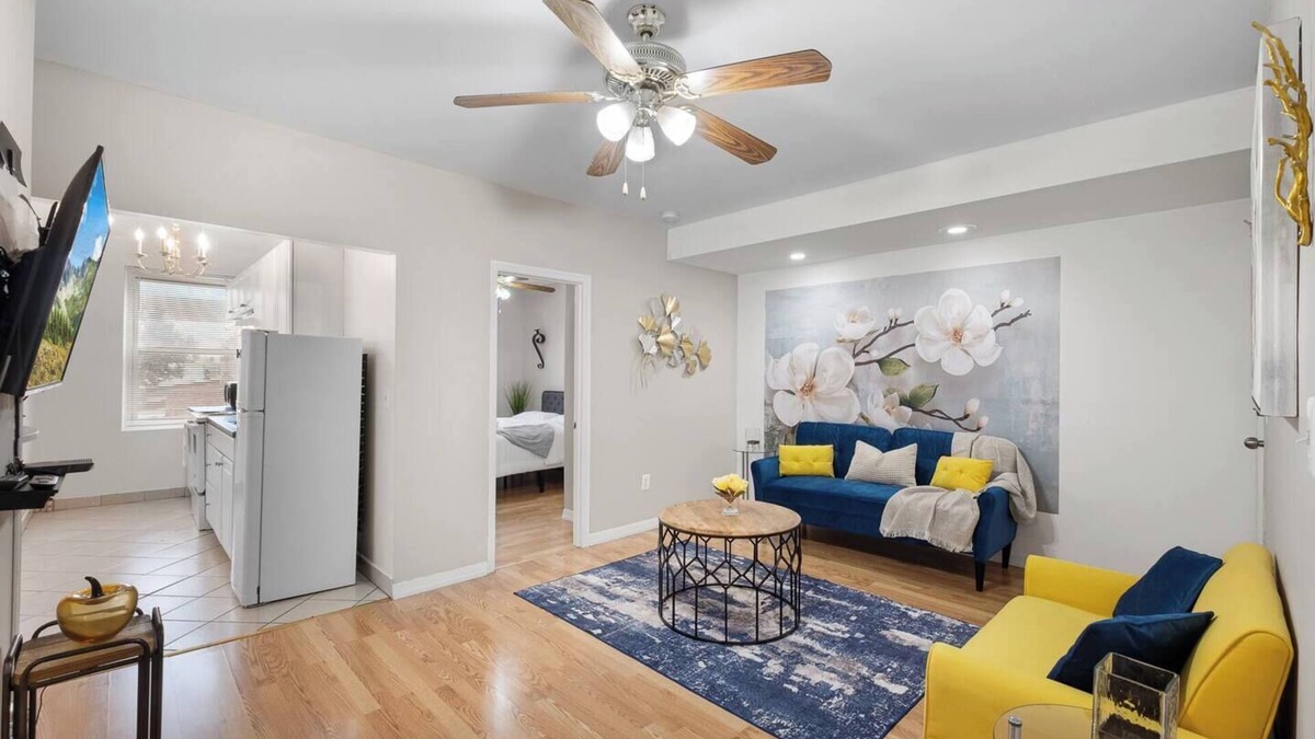 Washington Square West Apartment | Deluxe Apt in Center City