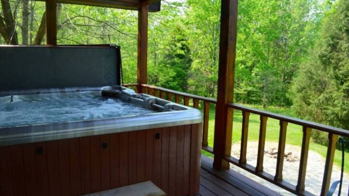 Eckerty Cabin | Deluxe Cabin 20 with HOT TUB Located on Patoka Lake in Southern Indiana