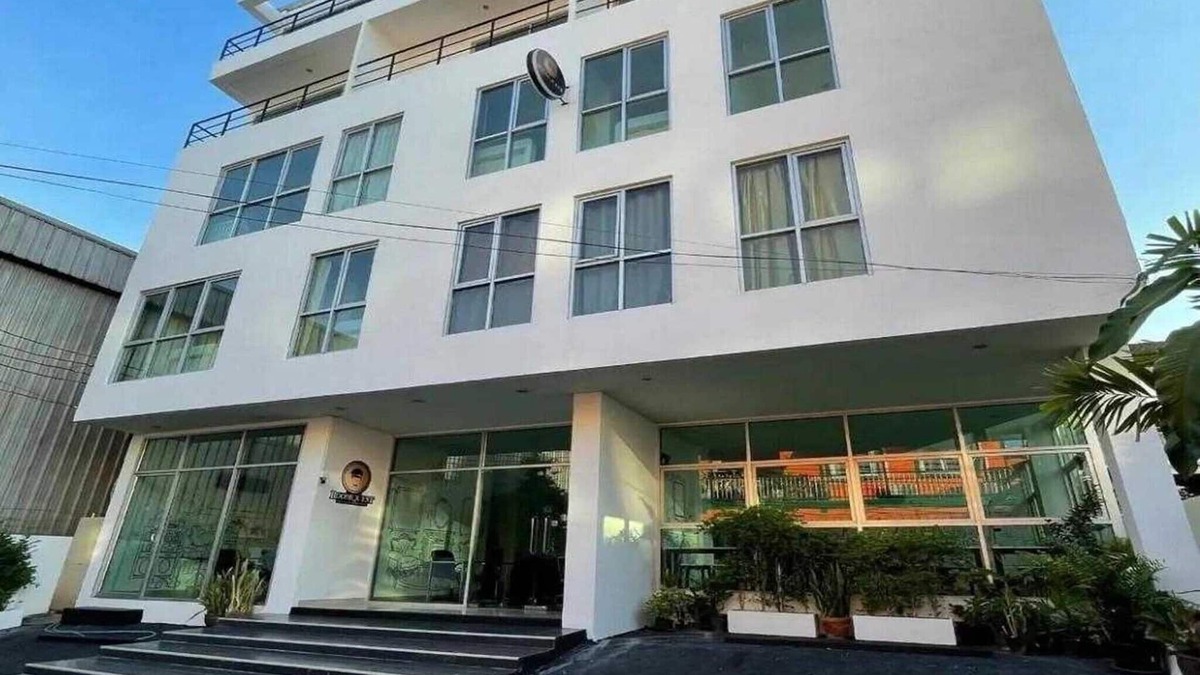 Khlong Toei House | Deluxe Double Delight | Sleek Comfort in the City
