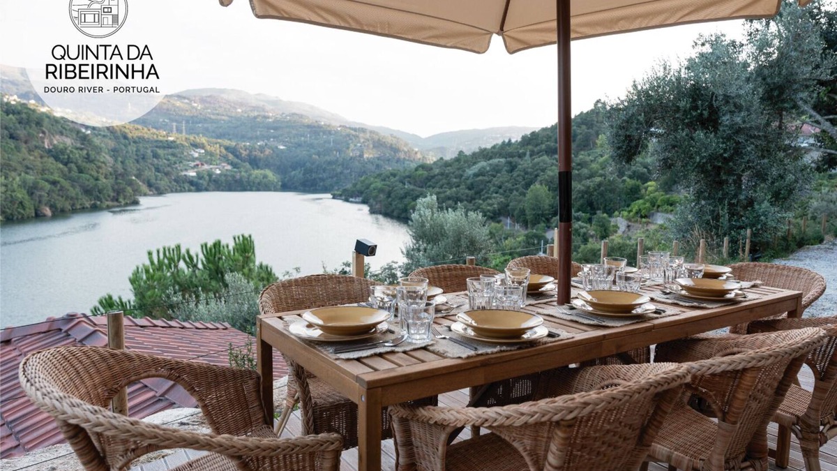 Cinfaes House | Deluxe Double or Twin Room with Astonishing View Over Douro River