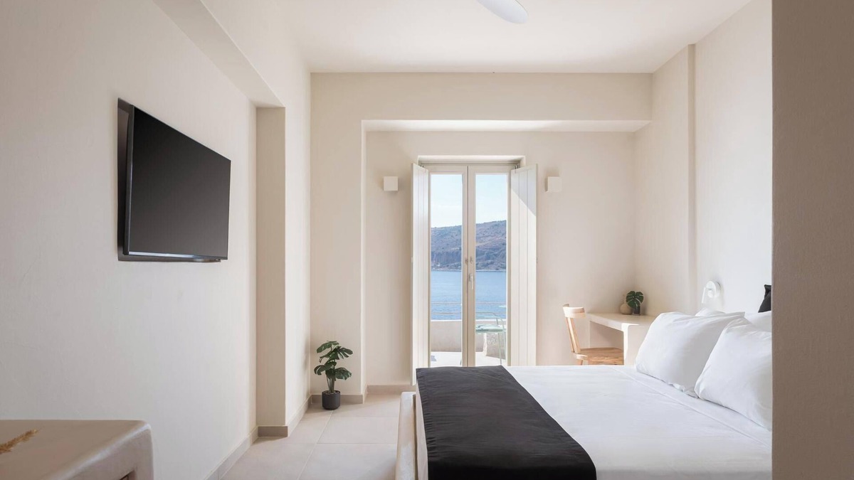 Neon Oitylo Apartment | Deluxe Double Room 2 By Yerma Suites Limeni