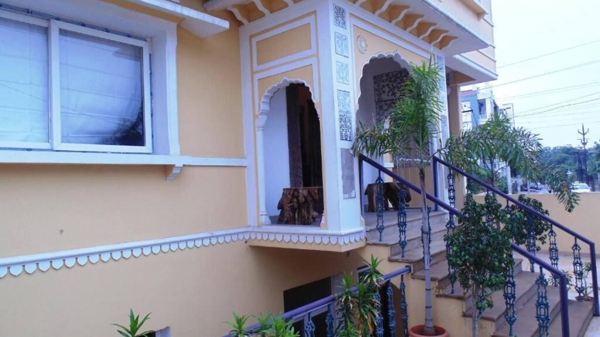 Jagatpura Bed & Breakfast | Deluxe Double Room #6/W breakfast
