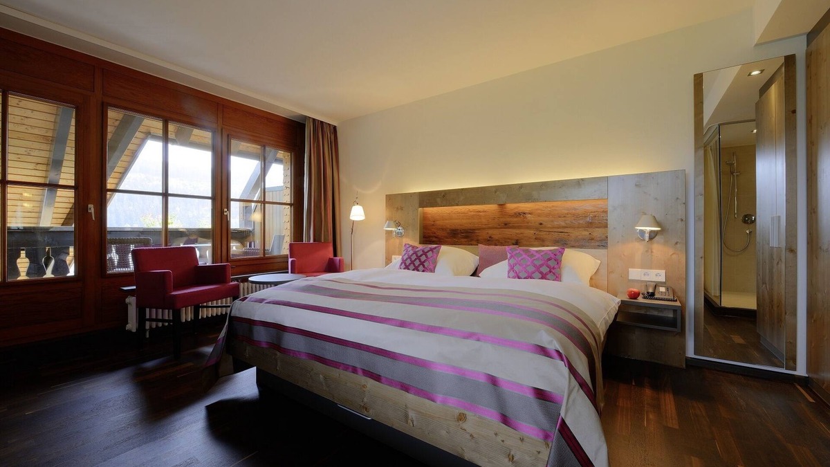 Hinterzarten Apartment | Deluxe double room with shower/WC