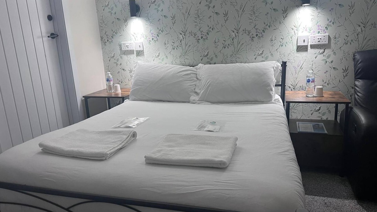 Long Barn House | Deluxe Double Room