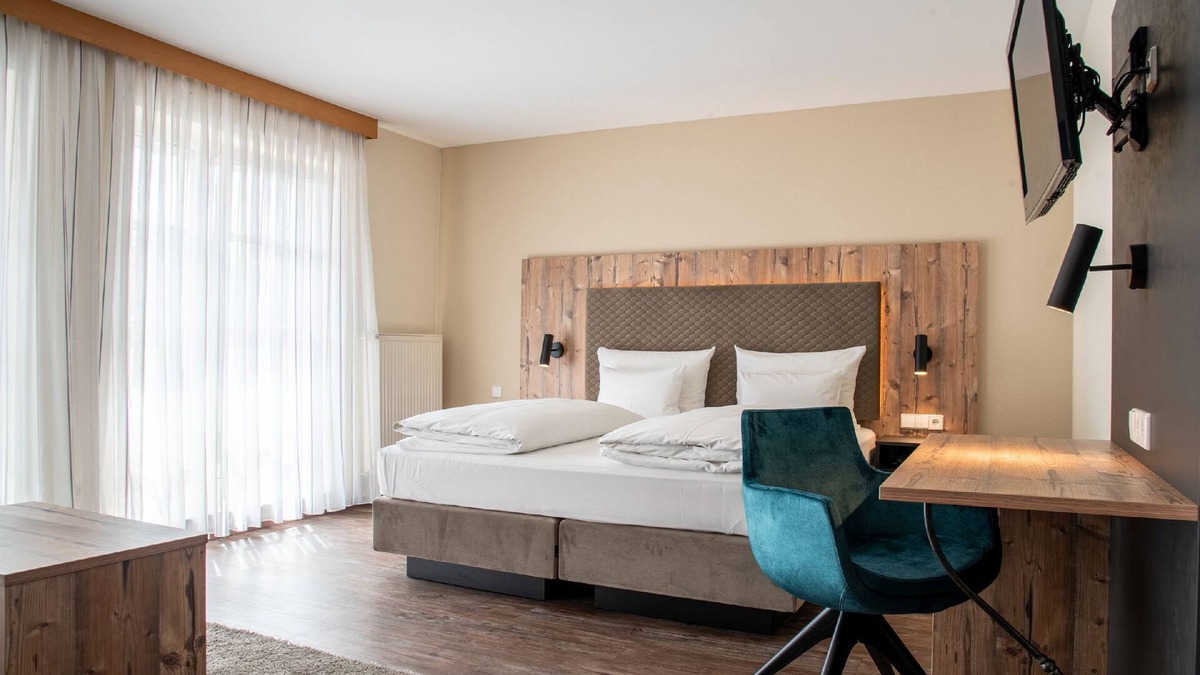 Feldstetten Apartment | Deluxe double room with shower and WC