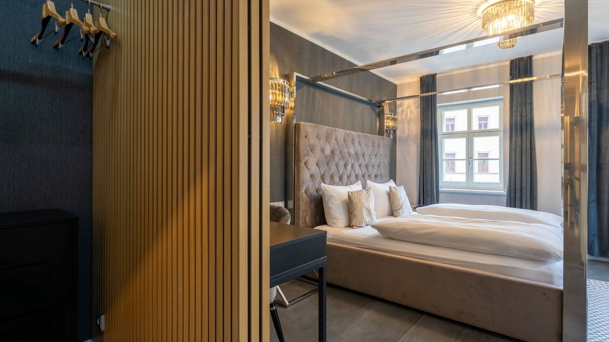 Meissen House | Deluxe double room with private bathroom