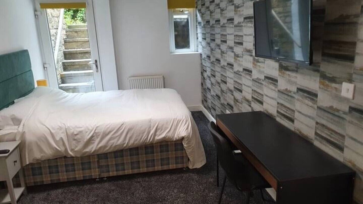 Huddersfield Hotel | Deluxe Double Room x