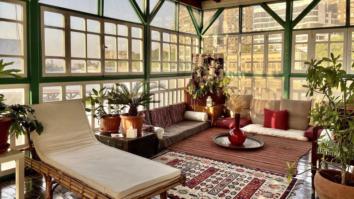 Al Duqqi Apartment | Deluxe Glasshouse - Houseboat65, Zamalek island - Central Cairo