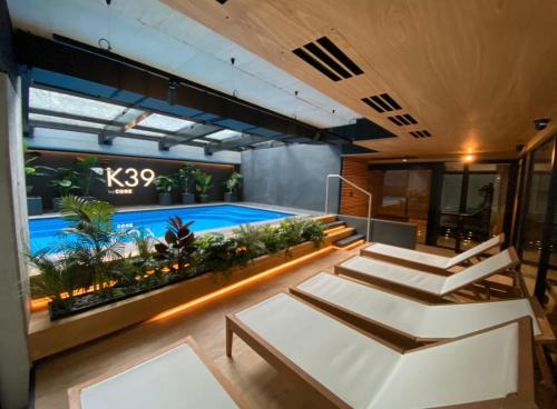 City Centre Apartment | Deluxe Industrial Apartment free Parking, Swimming Pool, Sauna & Gym