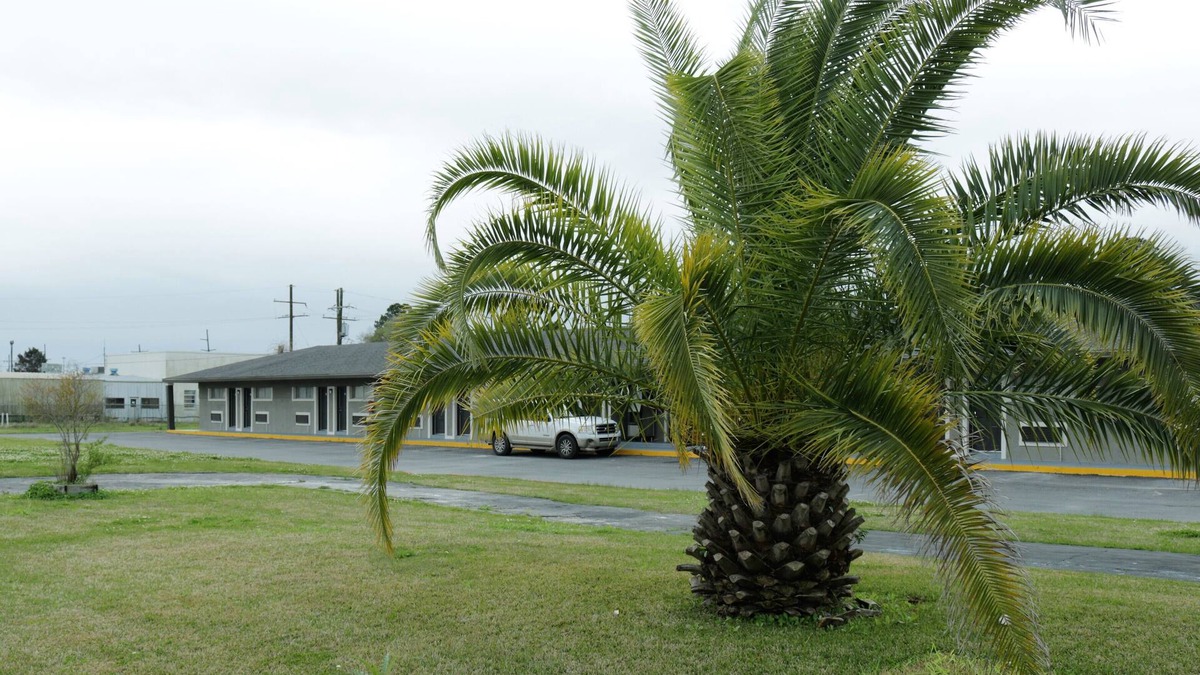 Lake Charles Hotel | Deluxe Inn Motel