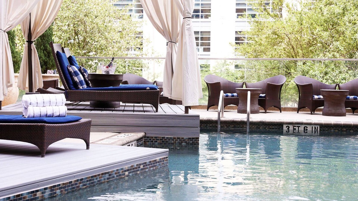 Memorial House | Deluxe Junior Suite at The Moran CityCentre, Free Parking, Outdoor Pool