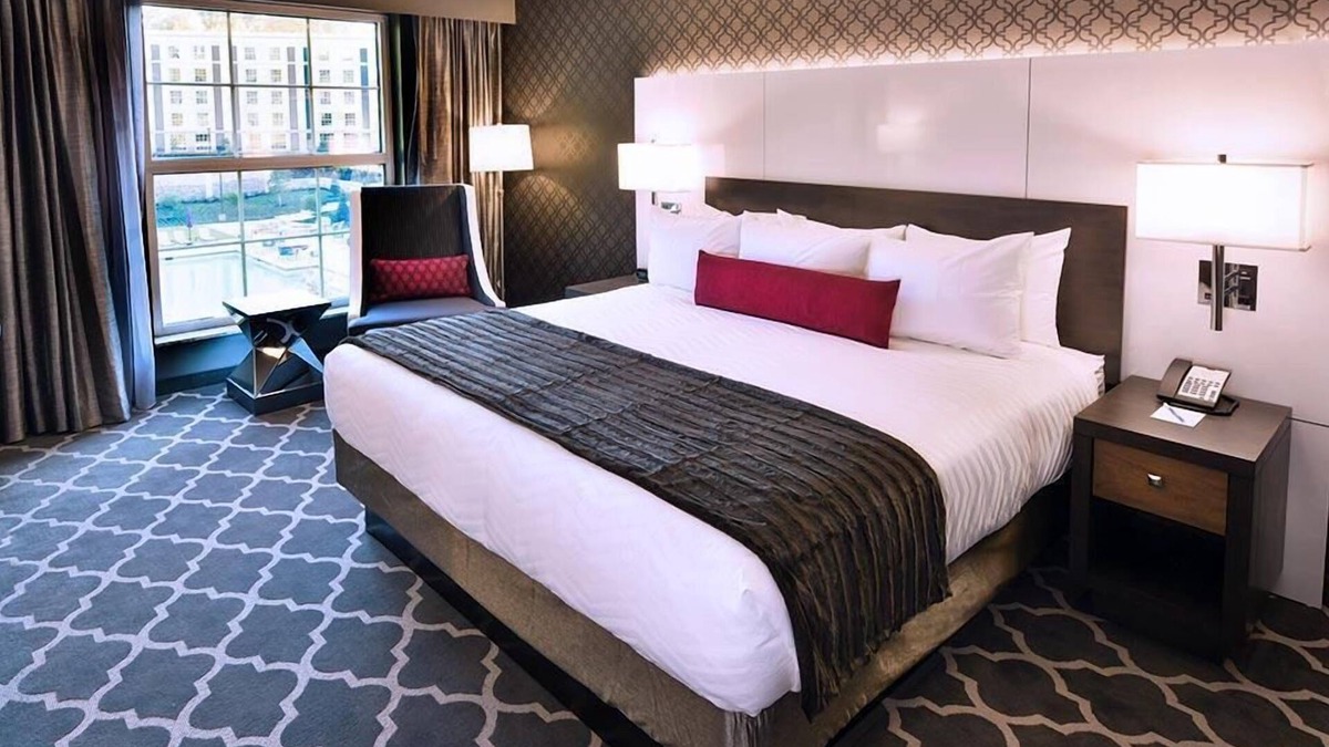 Whitehaven Hotel | Deluxe King-Birthplace of Rock ‘n’ Roll and Home of the Blues
