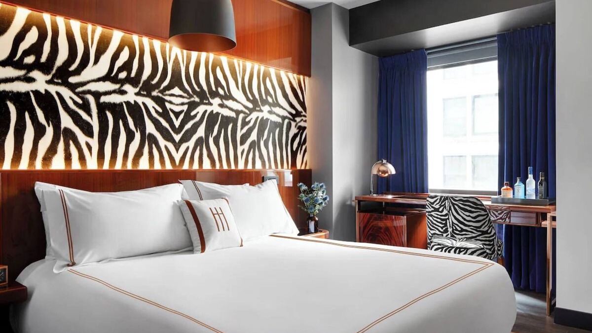 Midtown Hotel | Deluxe King | Hotel Hendricks | Steps to Times Square and Bryant Park