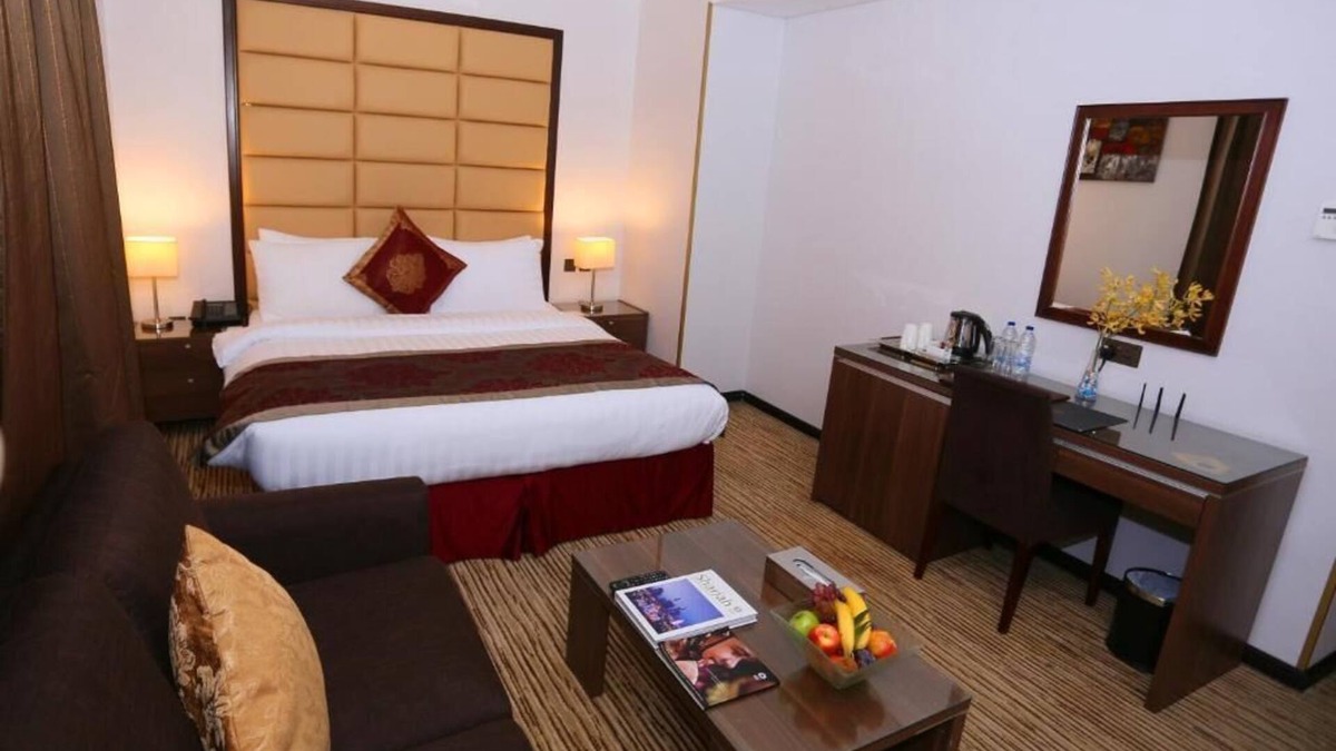 Al Sharq Apartment | Deluxe King Room Near Sharjah Corniche