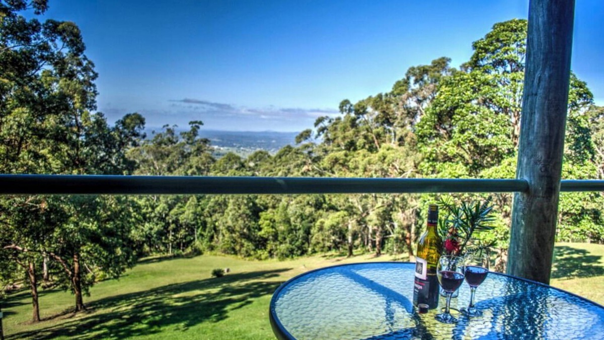 Ocean View House | Deluxe King Studio - Bluegum