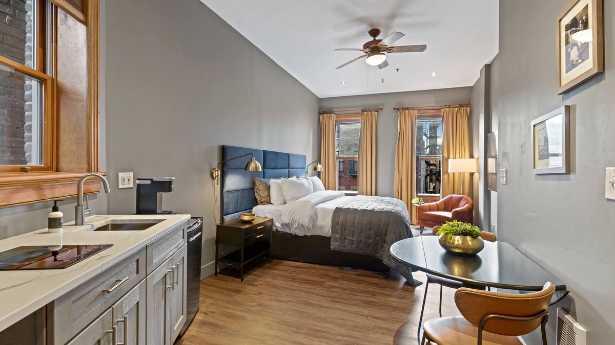 Chinatown House | Deluxe Large King Room