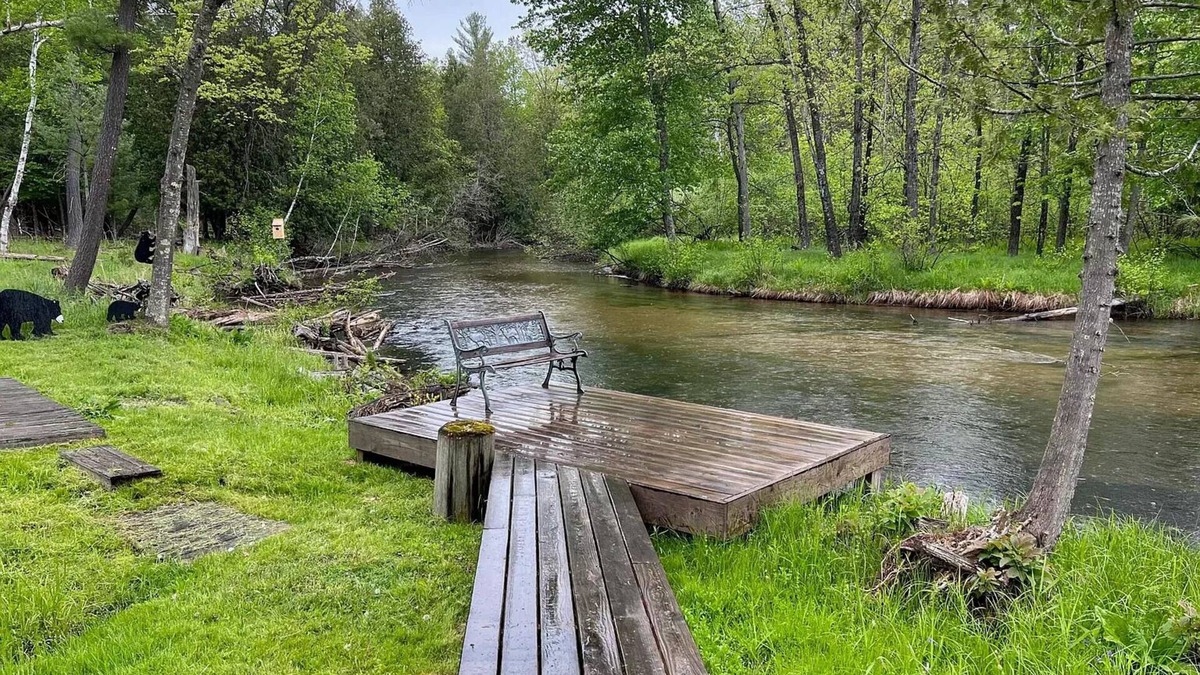 Irons Cabin | Deluxe Little Manistee River Cabin - Irons, MI