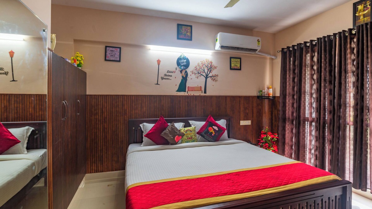 Nedumbassery Apartment | Deluxe one bedroom apartment with balcony - opposite to cochin airport
