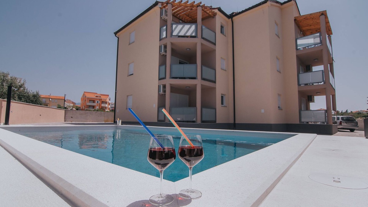 Zrce Apartment | Deluxe Pool Apartments for 16