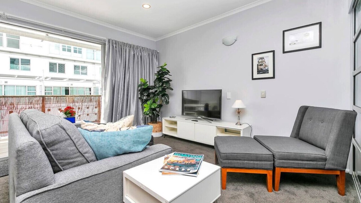 Auckland Central Business District Apartment | Deluxe Princes Wharf Apt | FREE WIFI & AIRCON