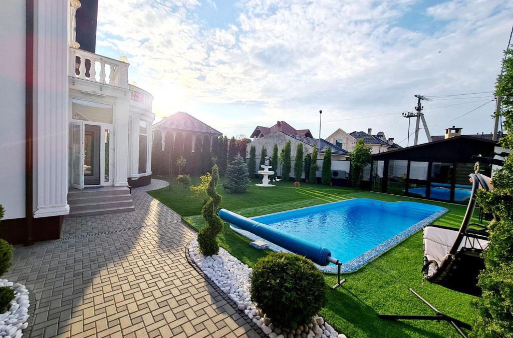 Chisinau Villa | Deluxe Privat House & PooL !!!