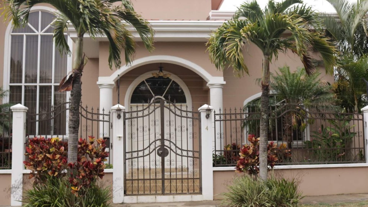 San Antonio de Belen House | Deluxe Property in Cariari