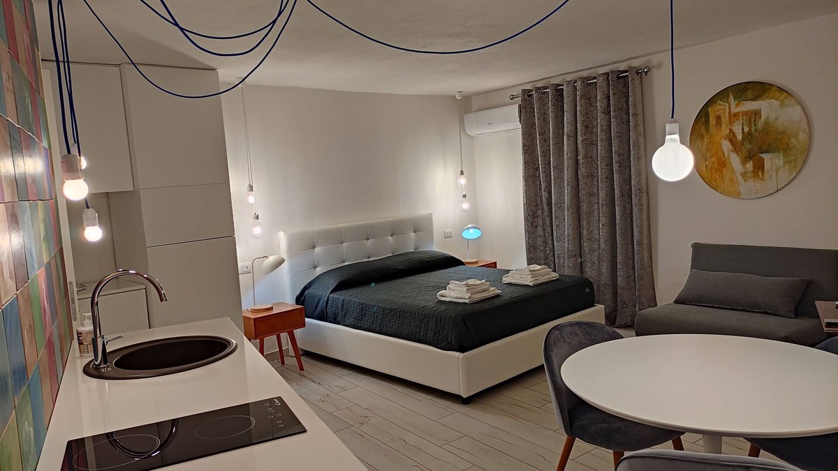 Badolato Apartment | Deluxe room (2 adults + 1 child)
