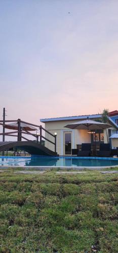 Iba Resort | DELUXE ROOM BY THE POOL