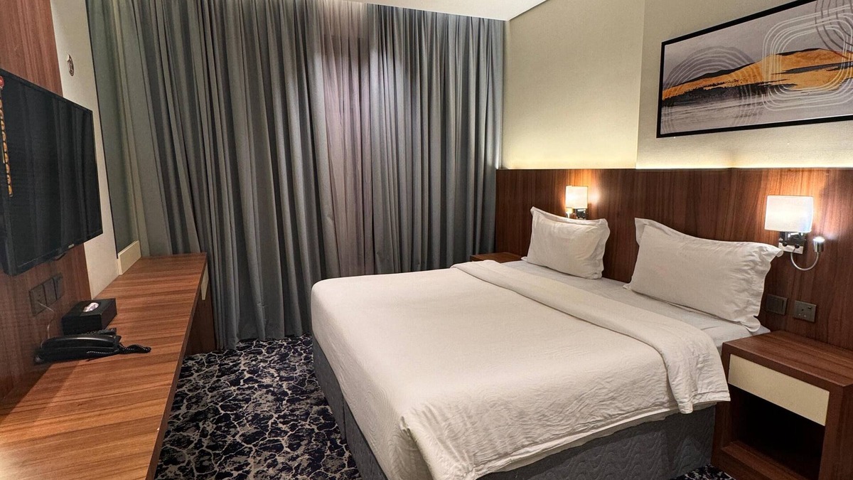 Mecca Hotel | Deluxe Room - King Bed or Twin - 001