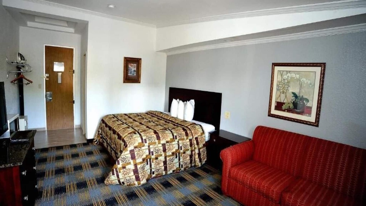 Somerset Hotel | DELUXE ROOM, KING BED