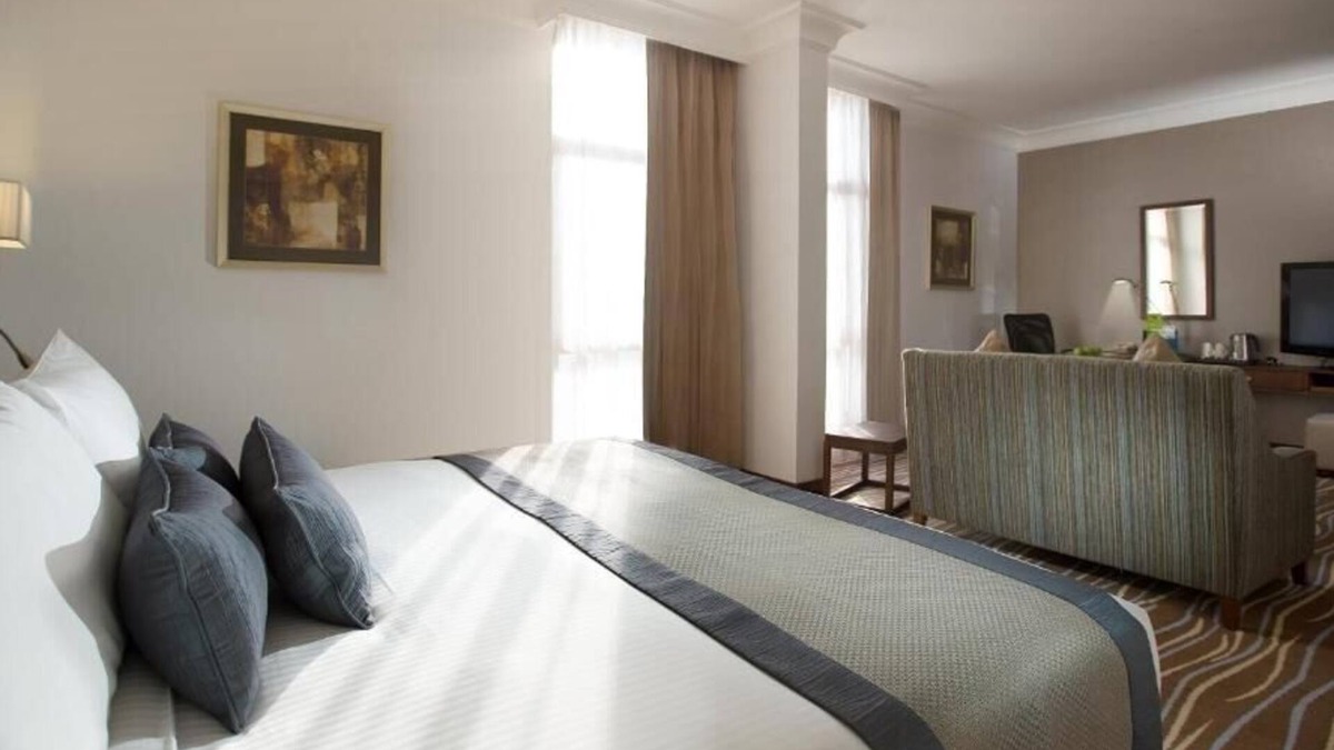 Al Danah Apartment | Deluxe Room Near Capital Park By E R